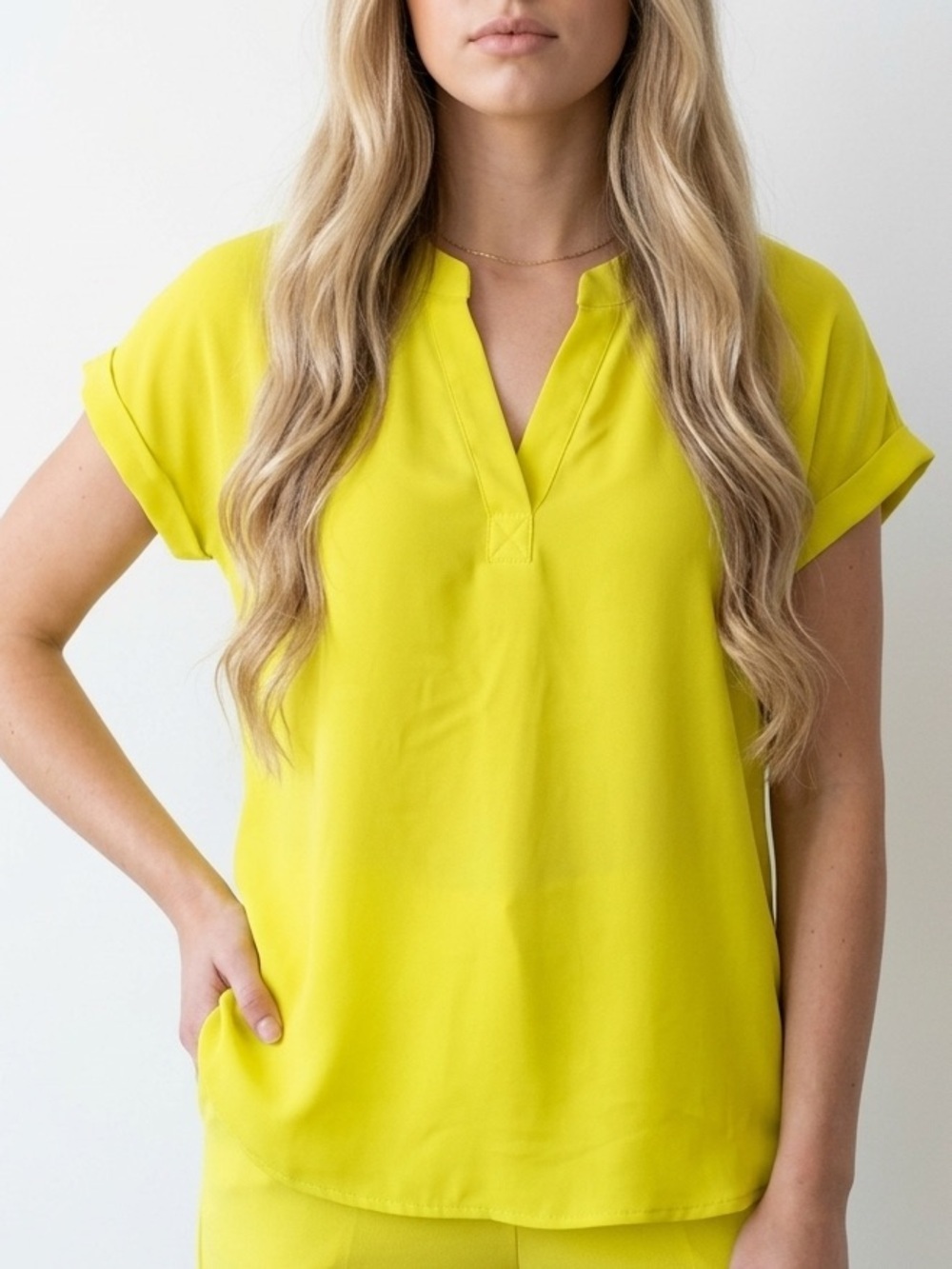 Pleione short-sleeve split-neck blouse